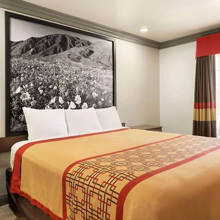Мотель Super 8 By Wyndham Santa Clarita/Valencia Экстерьер фото
