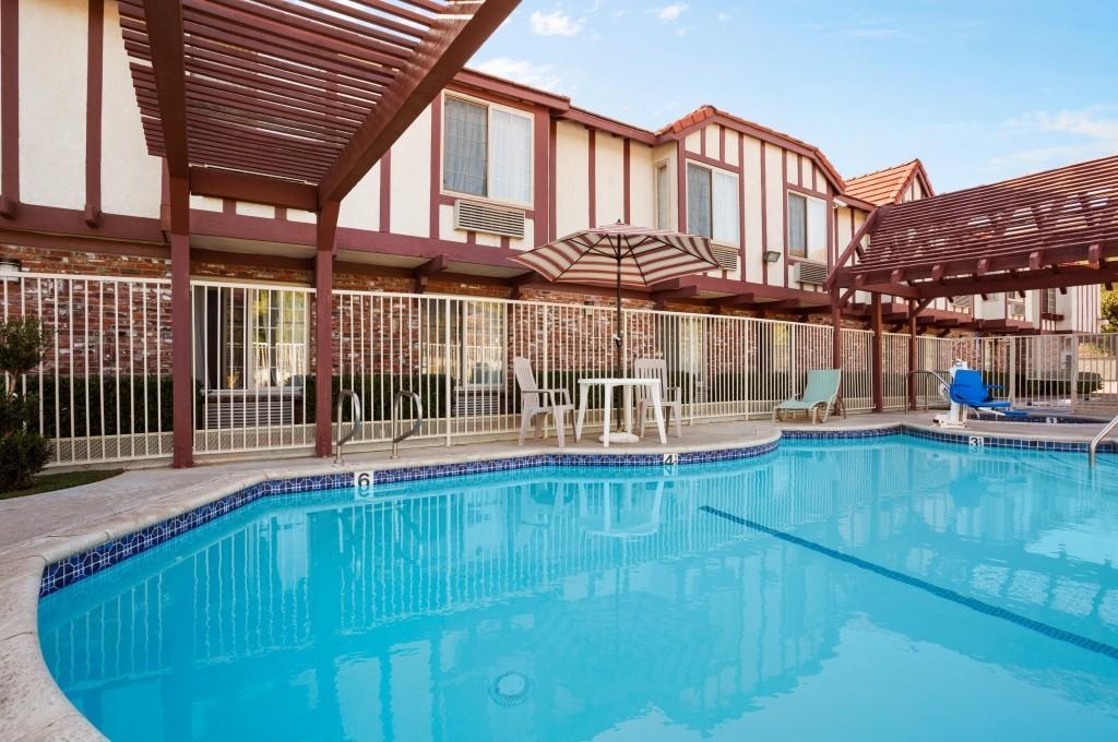 Мотель Super 8 By Wyndham Santa Clarita/Valencia Экстерьер фото