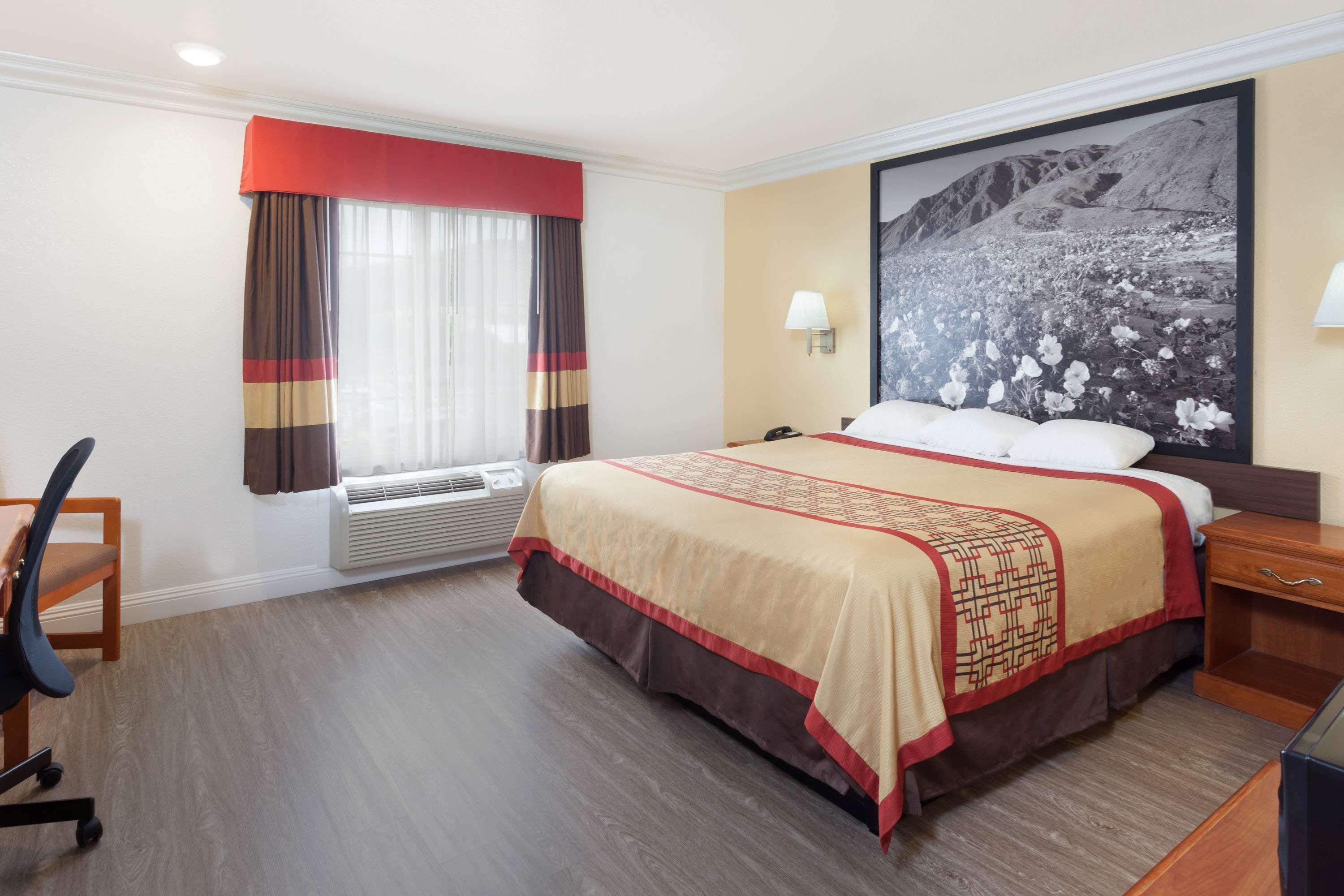 Мотель Super 8 By Wyndham Santa Clarita/Valencia Экстерьер фото