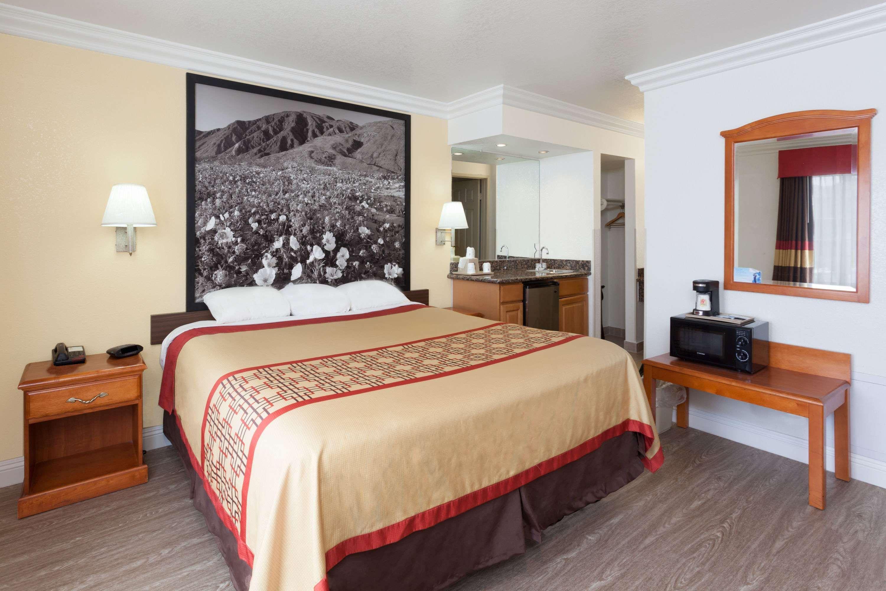 Мотель Super 8 By Wyndham Santa Clarita/Valencia Экстерьер фото